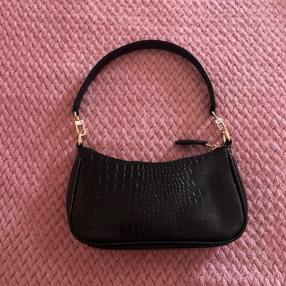Black shoulder bag